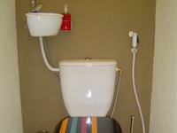 WiCi Mini kleines Handwaschwaschbecken mit WC Dusche - Herr S (Frankreich - 25) - 1 auf 2